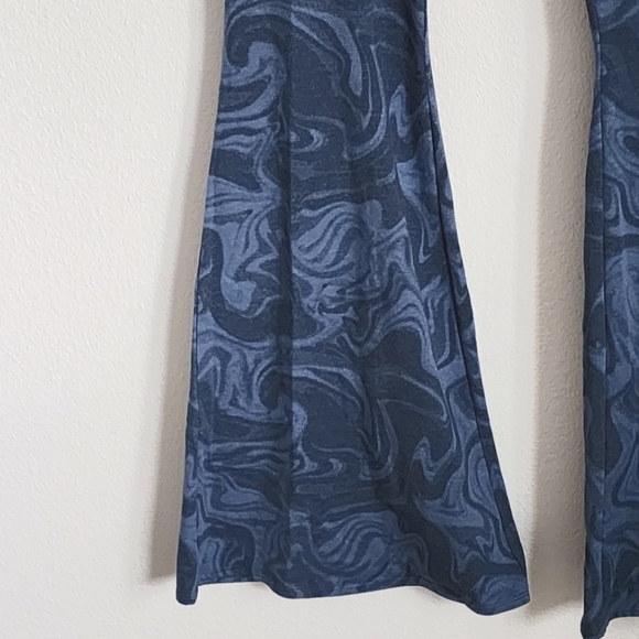 Arizona Jean Co. High Rise Crossover Waist Flared Leg Blue Tie Dye Legging Sz 3X - Picture 7 of 9